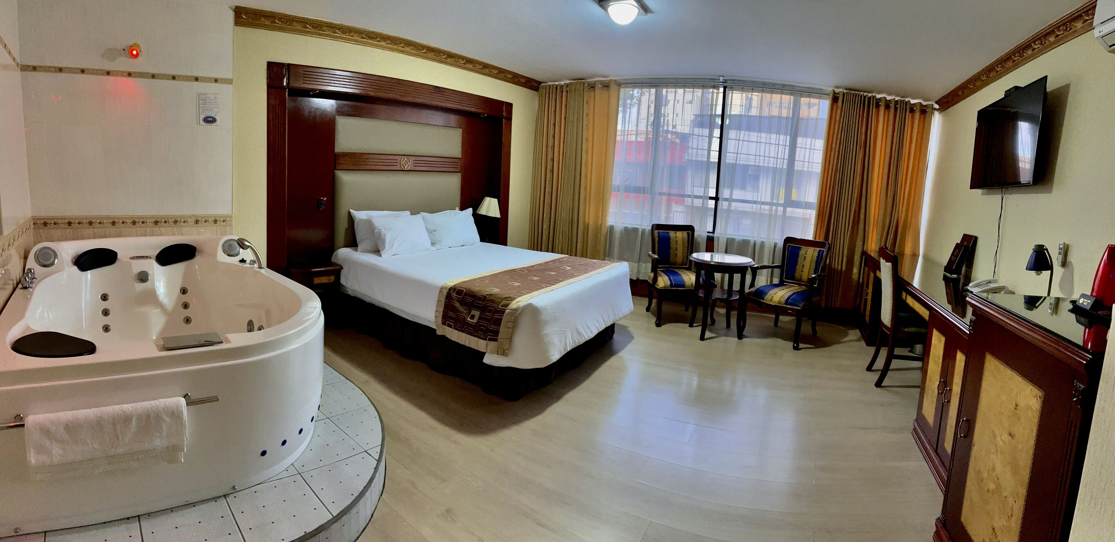 Presidential Room | In-room safe, individually furnished, desk, laptop workspace