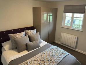 1 室のベッドルーム、アイロン / アイロン台、WiFi (無料)、ベッドシーツ