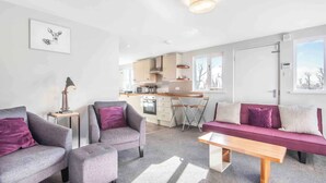 A modern living room with a sofa, armchairs, and a coffee table. - Riverside Stable Cottage, Hunton Yalding Maidstone (Hunton)