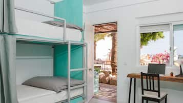 Sovsal - sovsal (män och kvinnor) (Shared mixed dorm sleeps 6 people) | Individuell inredning, gratis wi-fi och sängkläder
