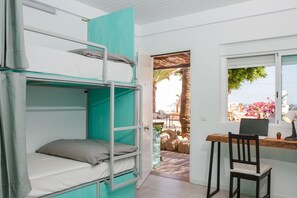 Dormitorio compartido, dormitorio mixto (Shared mixed dorm sleeps 6 people) | Decoración personalizada, wifi gratis y ropa de cama 