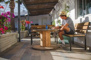 Dormitorio compartido, dormitorio mixto (Shared mixed dorm sleeps 6 people) | Terraza o patio
