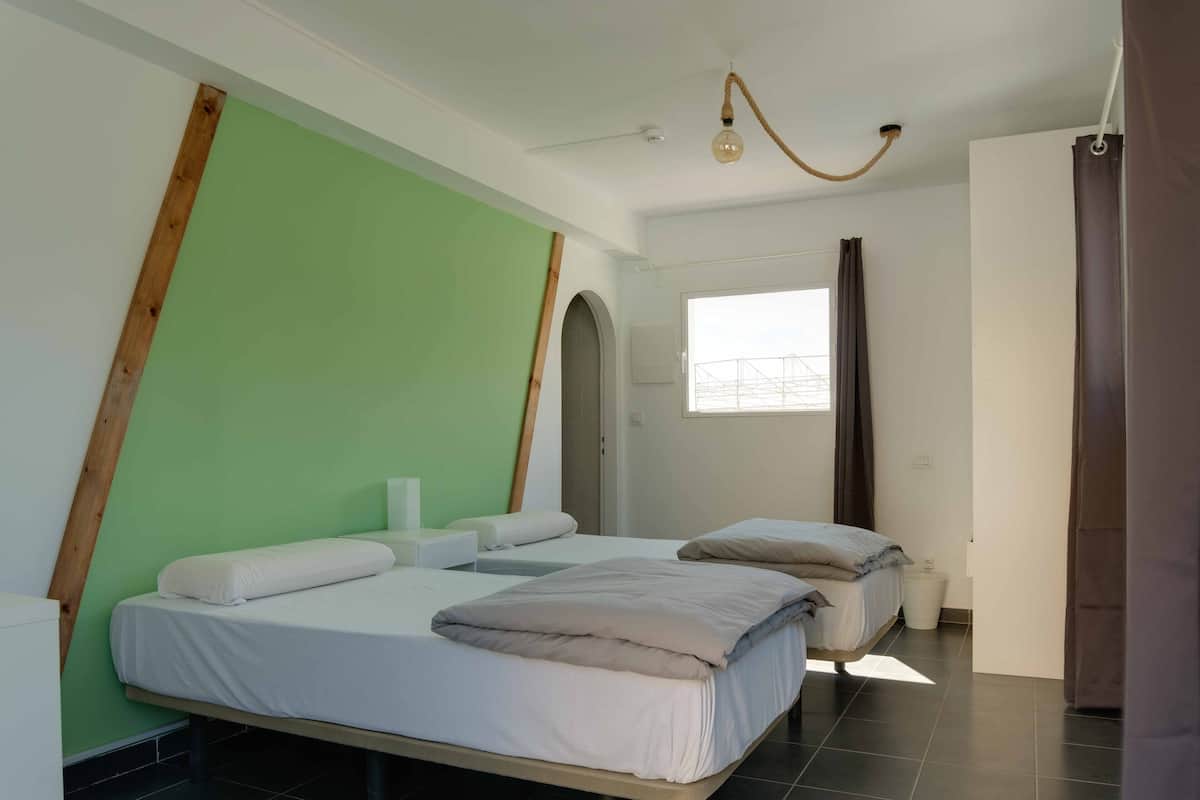 Double Room | Individually decorated, free WiFi, bed sheets