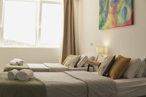 Dobbeltrom (Private room with private bathroom) | Wi-fi (inkludert), individuelt dekorert og sengetøy