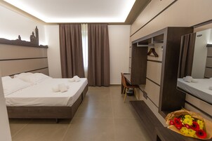 Roupas de cama premium, edredons de pluma, cofres nos quartos