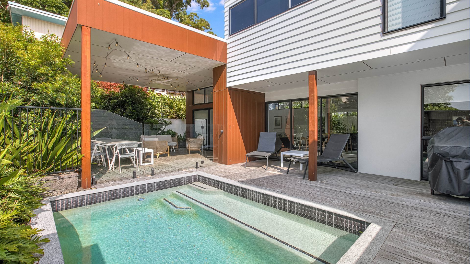 Kirra Bliss - Luxurious and Modern Beach House — image 7