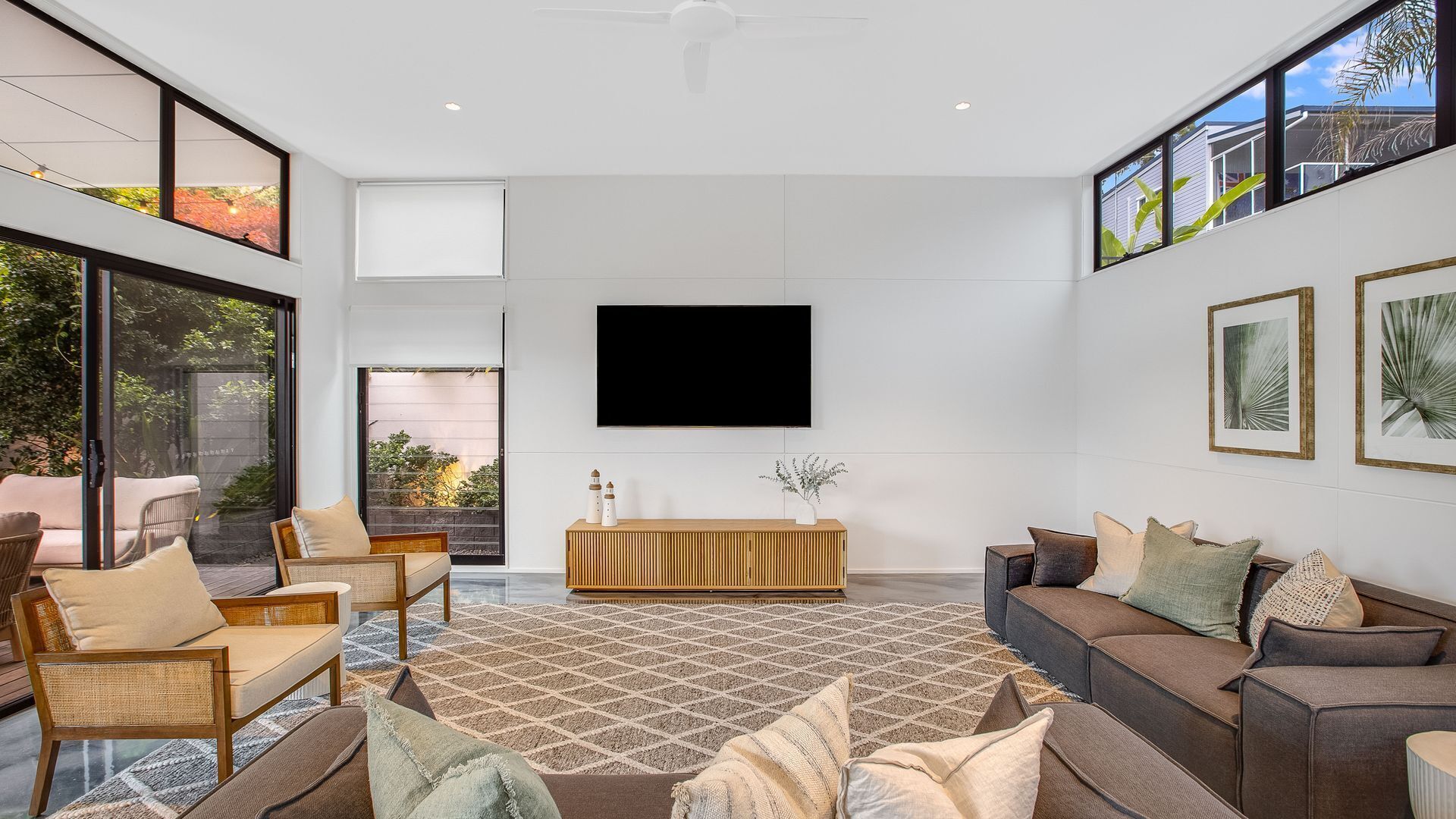 Kirra Bliss - Luxurious and Modern Beach House — image 8