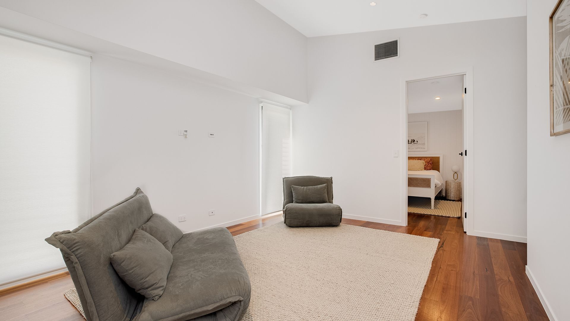 Kirra Bliss - Luxurious and Modern Beach House — image 2