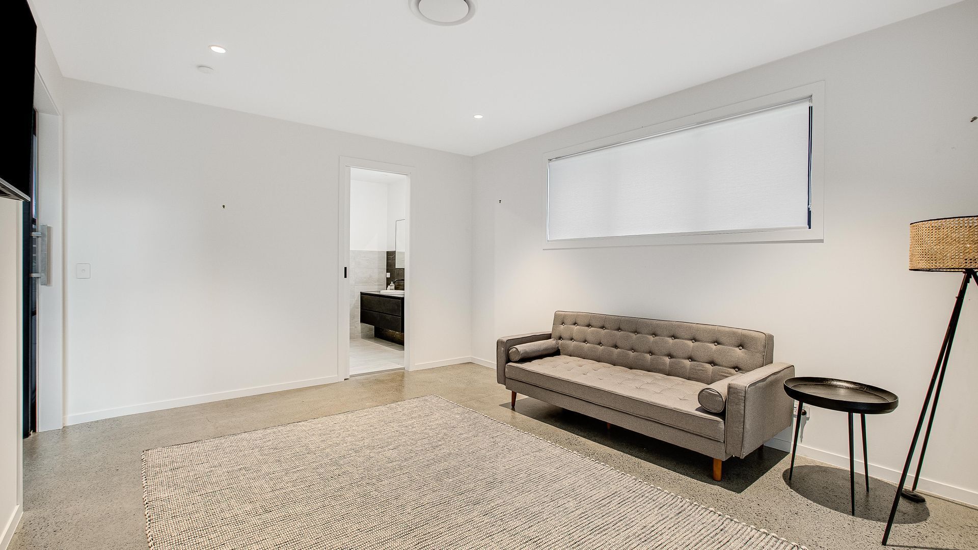 Kirra Bliss - Luxurious and Modern Beach House — image 22