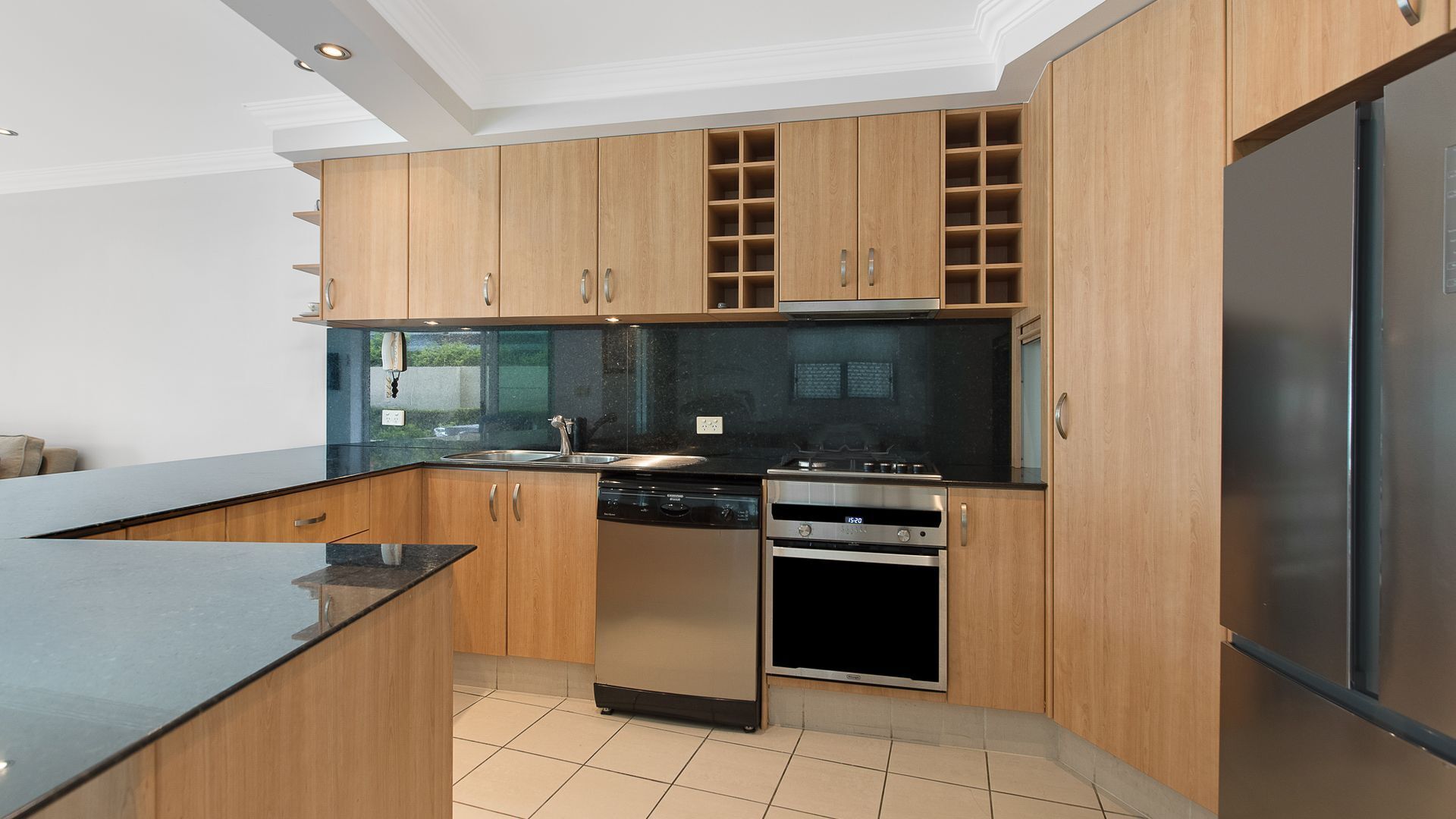 Aqua Solai 2 - Absolute Beachfront Tugun - Min. 3 night stays! — image 5