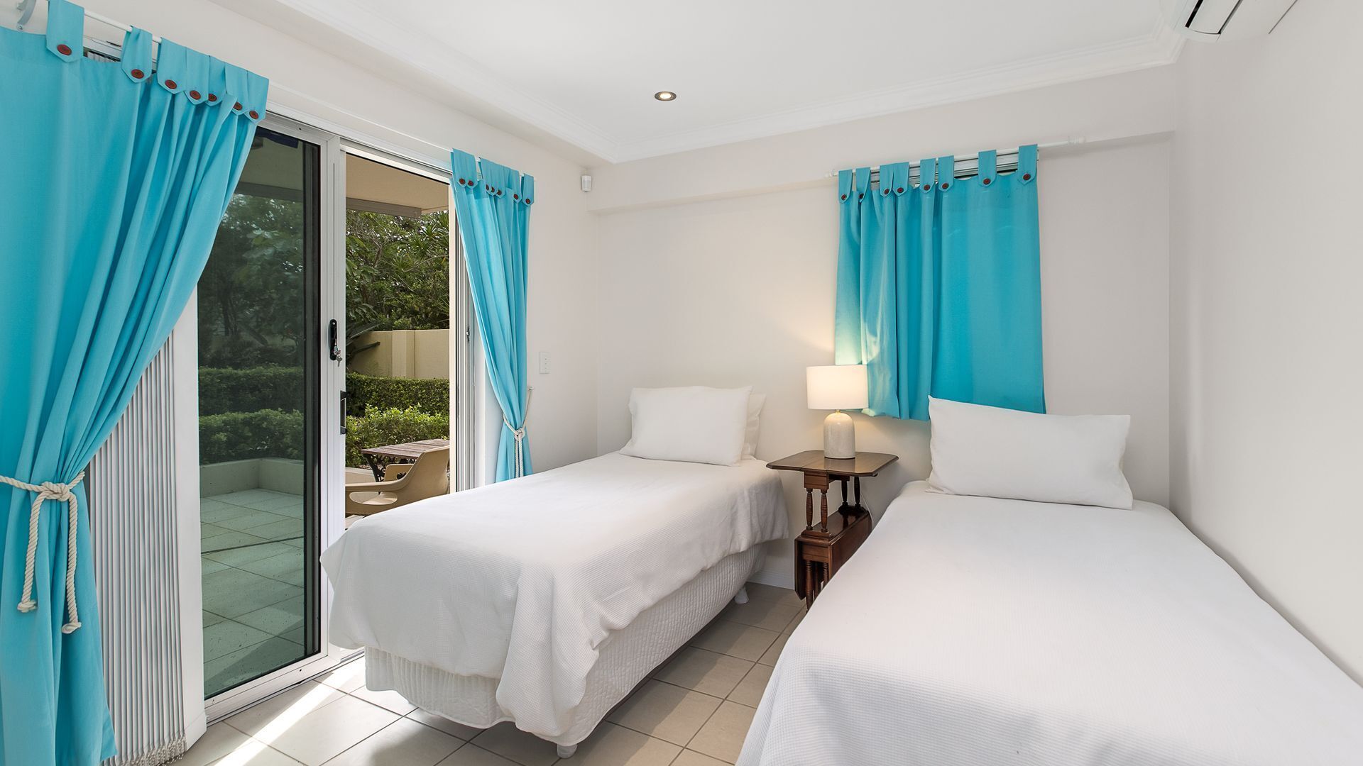 Aqua Solai 2 - Absolute Beachfront Tugun - Min. 3 night stays! — image 7