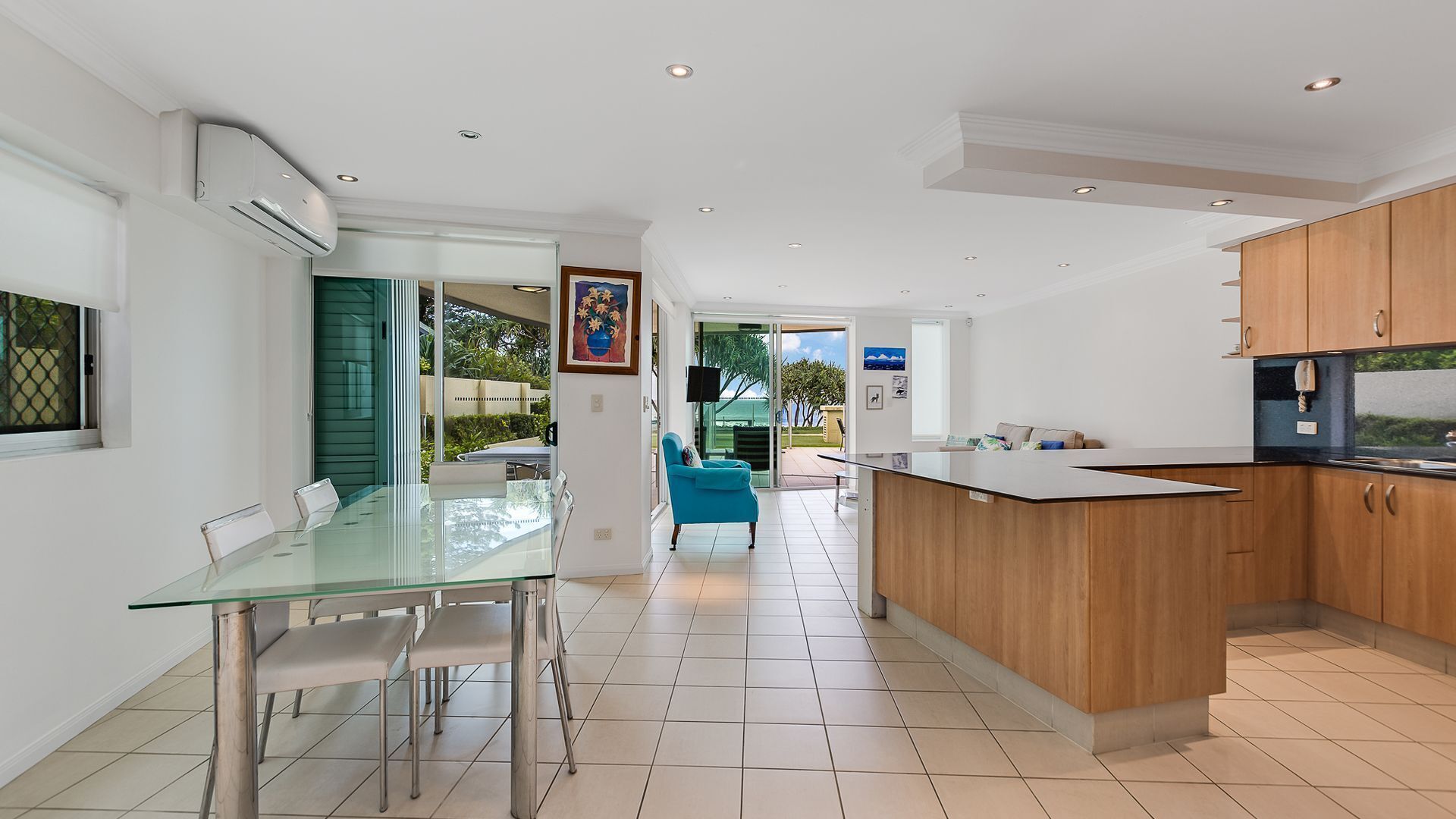 Aqua Solai 2 - Absolute Beachfront Tugun - Min. 3 night stays! — image 4