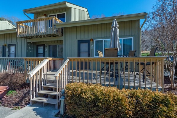 Terrace/patio - Fairway Villa 604 at Rumbling Bald (Lake Lure)