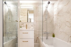 Bathroom - Demeures & Châteaux - Hôtel de la porte Saint-Malo - DINAN (Dinan)