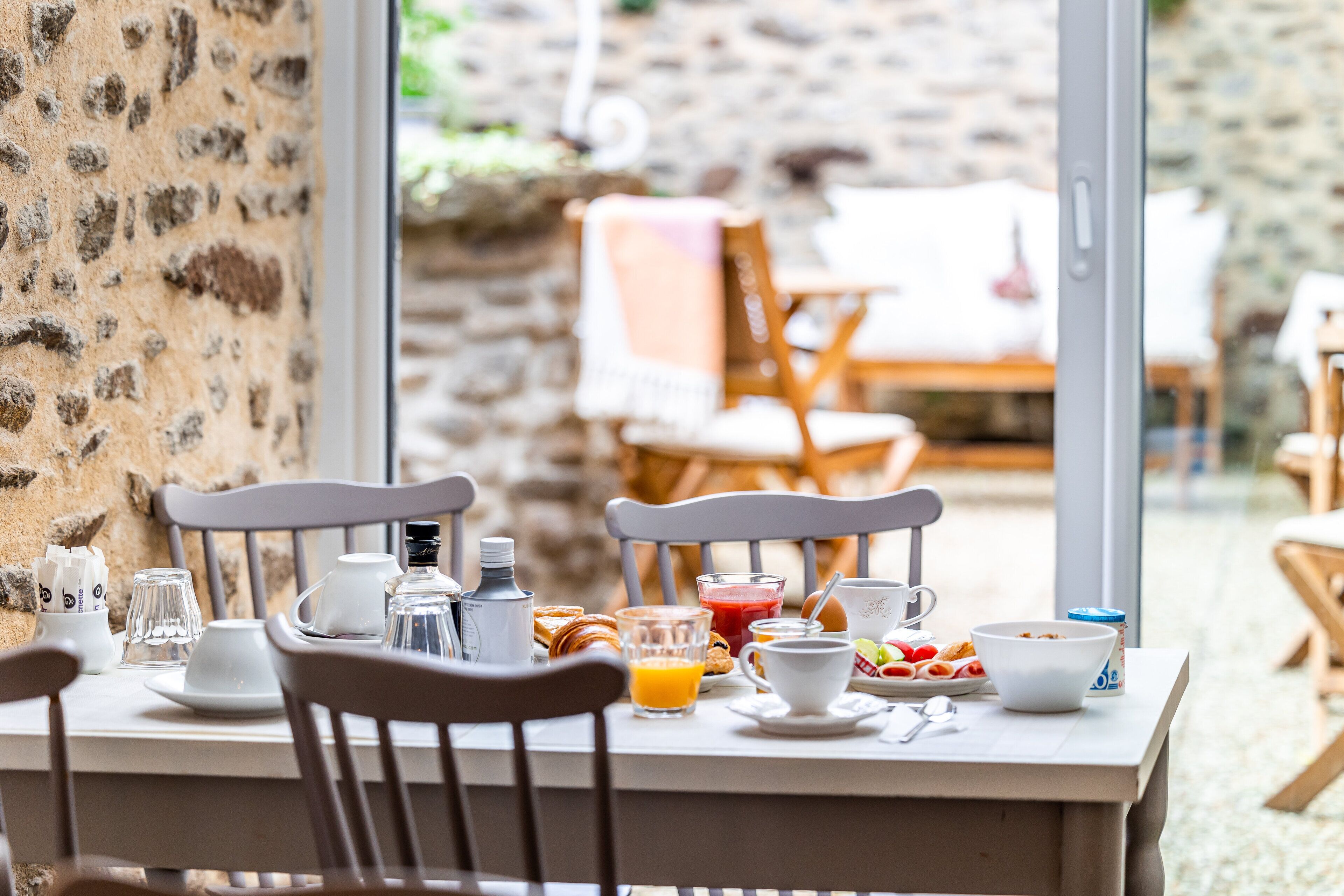 Tägliches Frühstücksbuffet gegen Gebühr