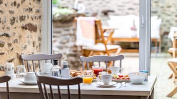 Tägliches Frühstücksbuffet gegen Gebühr