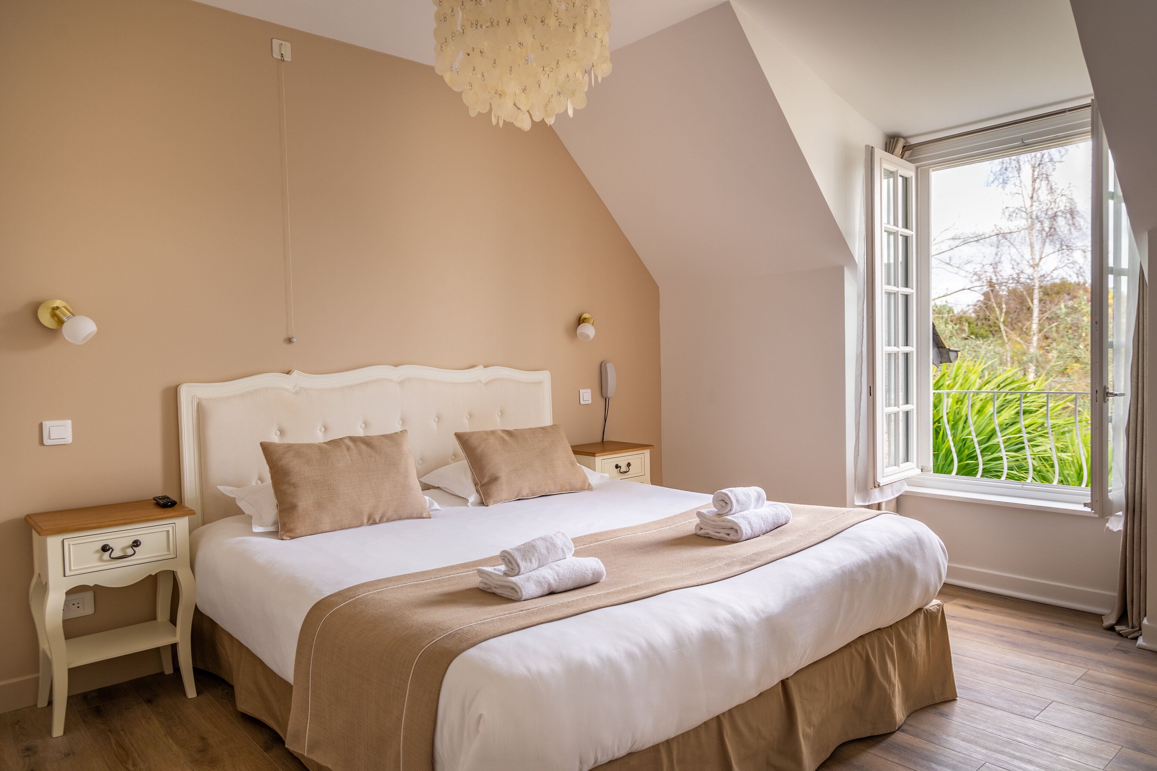 Rideaux occultants, fer et planche à repasser, Wi-Fi gratuit