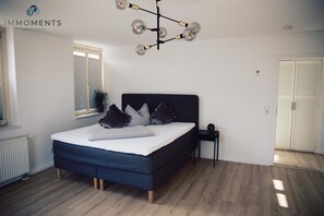 1 bedroom, desk, iron/ironing board, free WiFi - Central apartment with Netflix and box-spring bed WE 50 (Magdeburg)