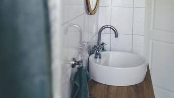 Combined shower/tub, hair dryer, towels, soap