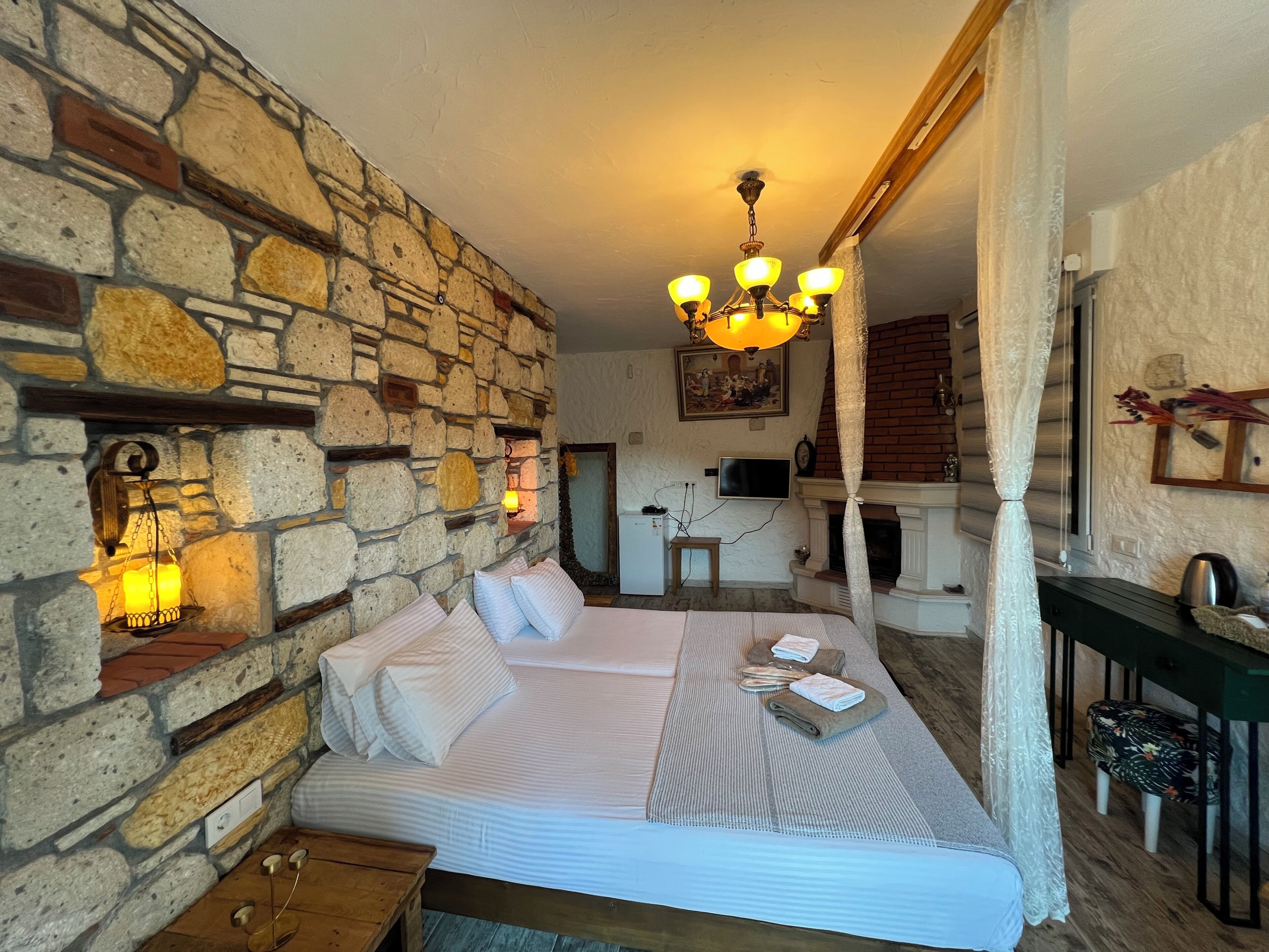 Junior Room, Fireplace | Premium bedding, free WiFi, bed sheets