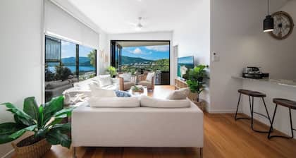 Serenity - 180 degree views of the Coral Sea and Conway National Park.