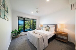 4 bedrooms, iron/ironing board