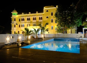 Outdoor pool - DOONGAR FORT Gurukripa Hilltop Resorts (Abu Road)