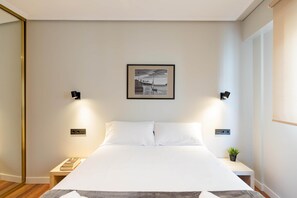 2 bedrooms, iron/ironing board, WiFi