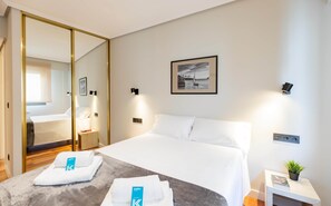 2 bedrooms, iron/ironing board, WiFi