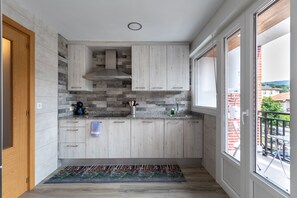Fridge, microwave, oven, stovetop - Baltasar etxabe - baskeyrentals (Aizarnazabal)