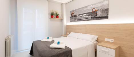 3 bedrooms, desk, iron/ironing board, WiFi