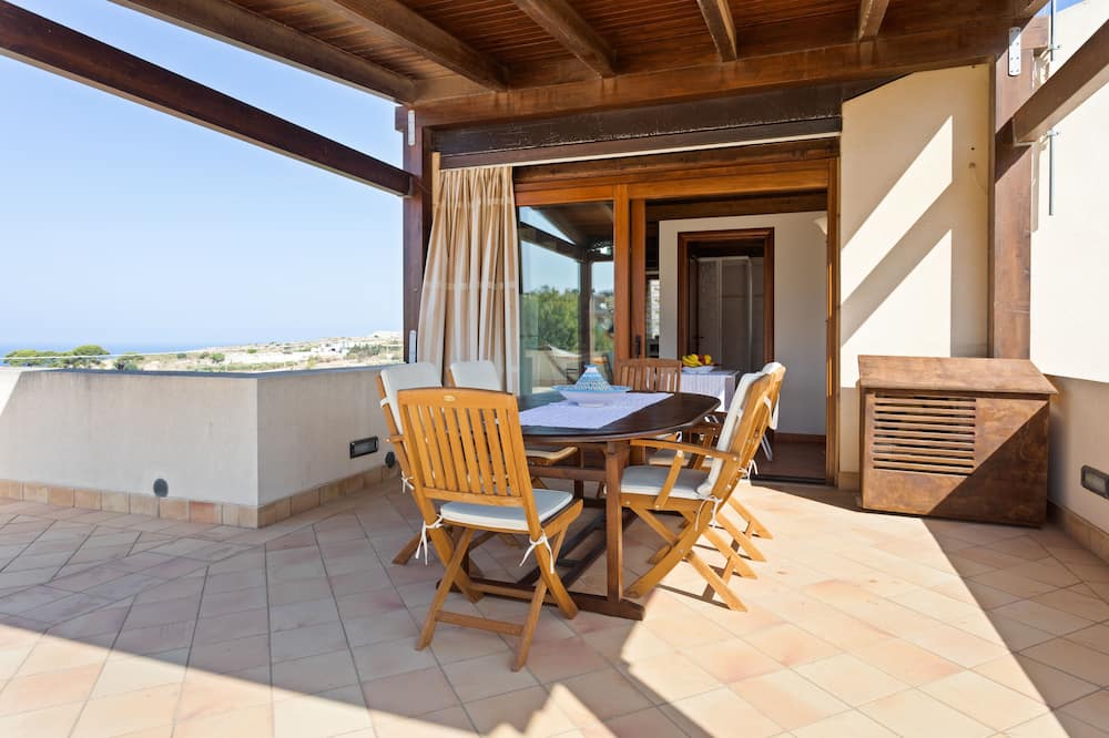 Apartment With Panoramic Terrace, Stunning Seaview! - Piano Alastre