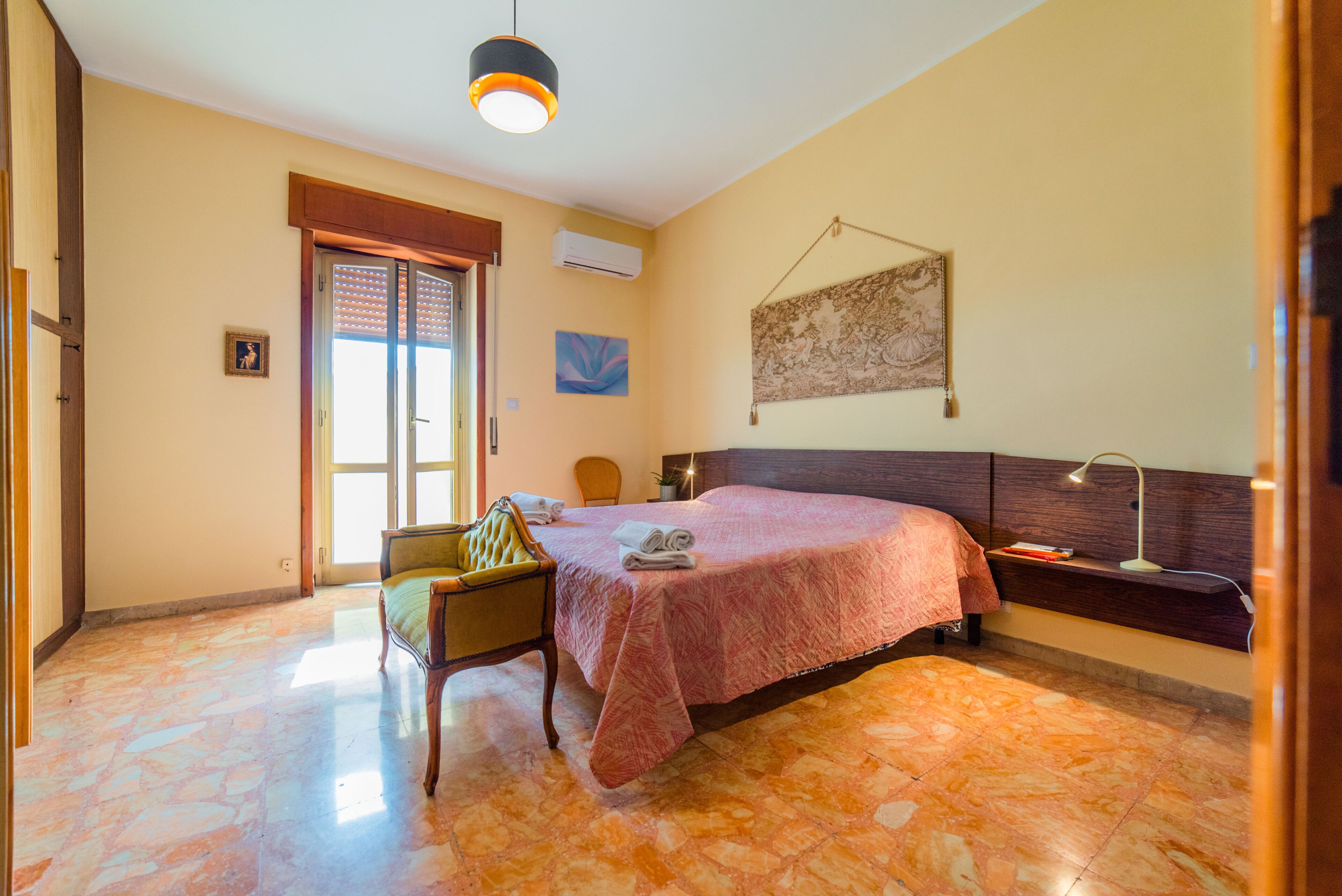 2 habitaciones, tabla de planchar con plancha y wifi gratis 