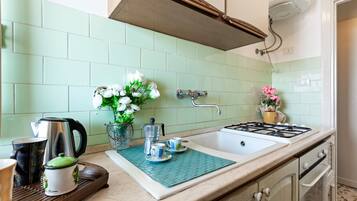 Apartment | Private kitchen | Full-size fridge, oven, stovetop, cookware/dishes/utensils