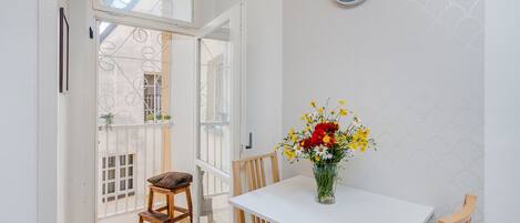 Comfort-lejlighed | Privat køkken | Køleskab, mikrobølgeovn, ovn, kogeplade