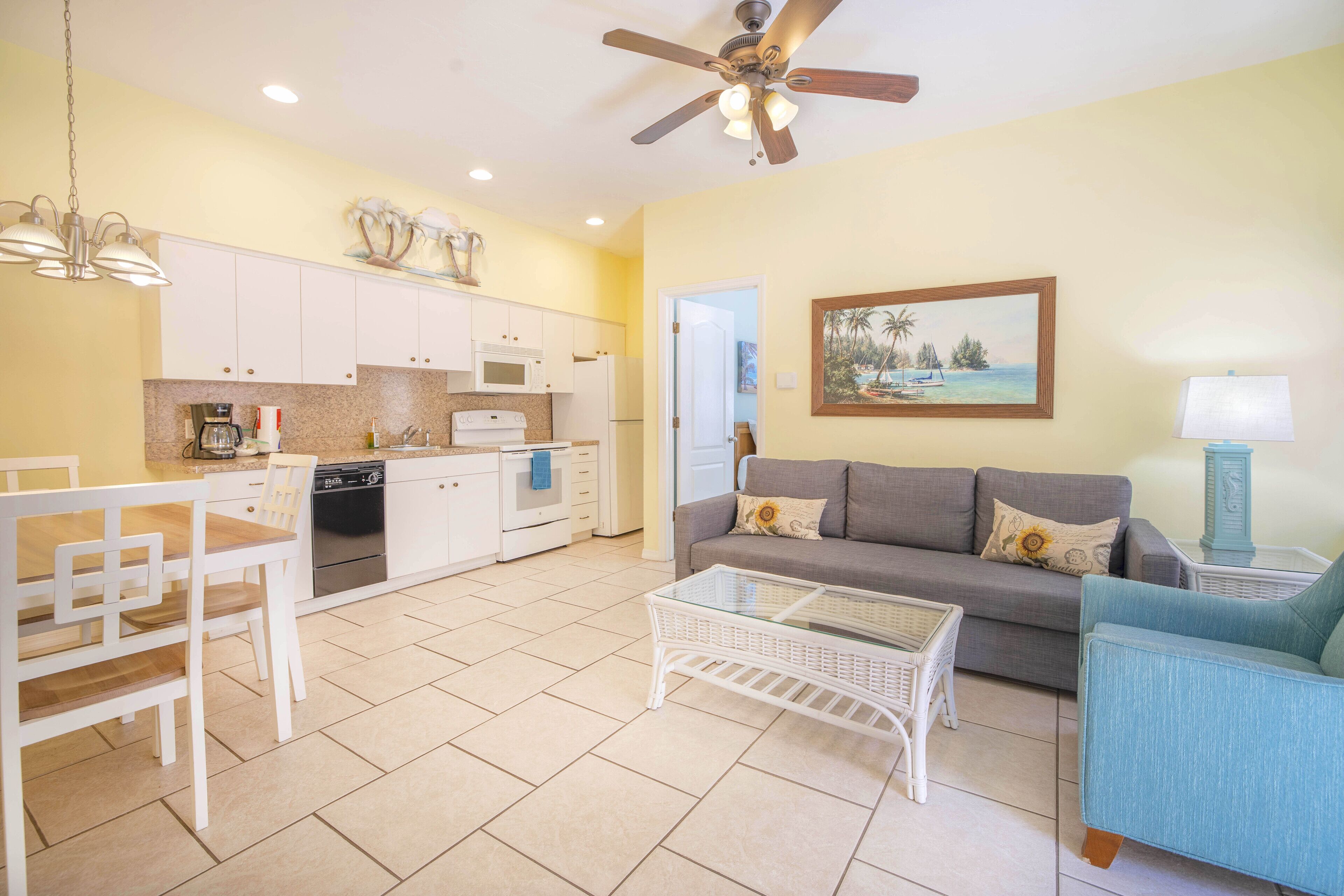 The Big Orange 1BR/1Bath - Heated Pool, Siesta Village, Beaches, White-sand, Shopping, Sandbars!