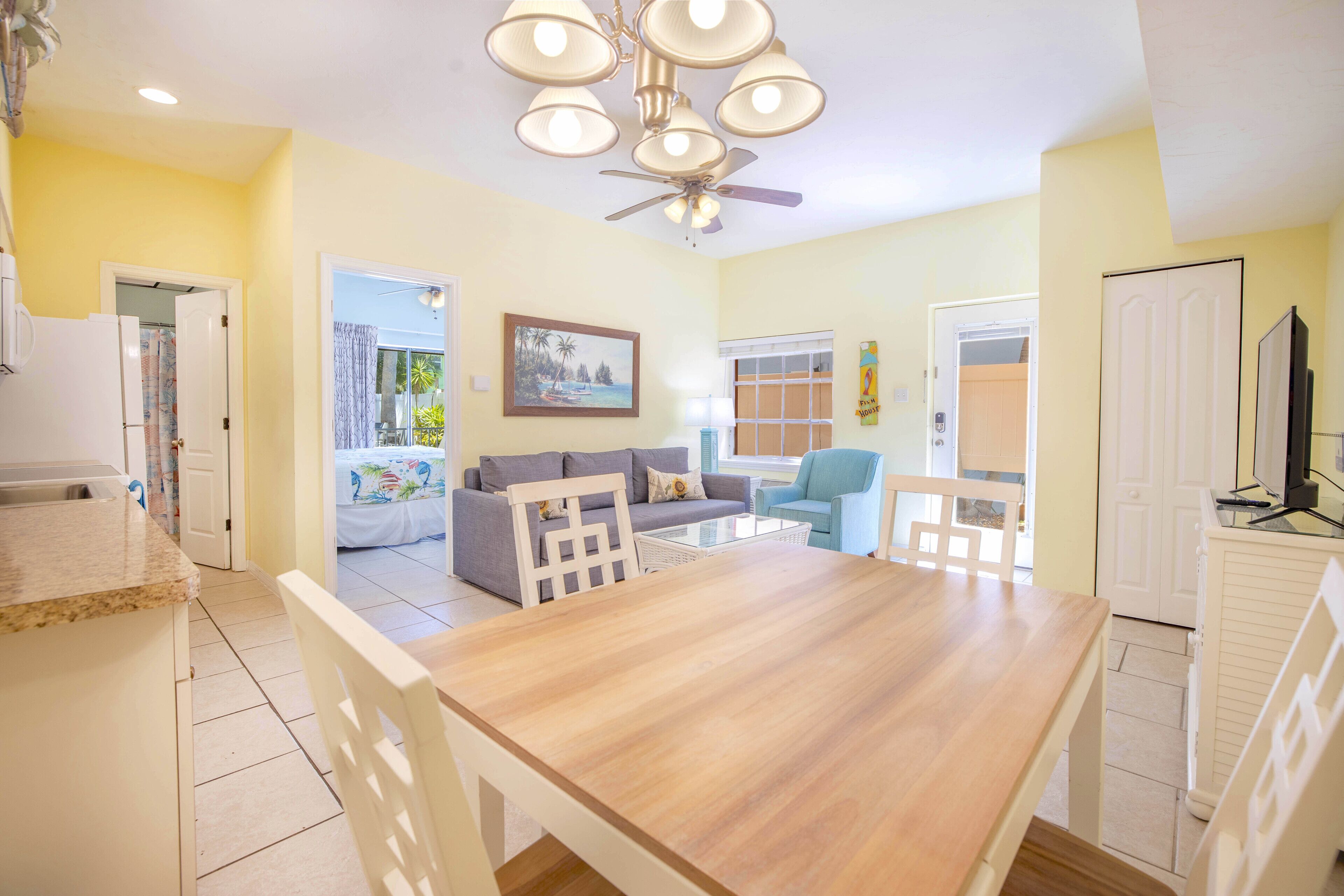 The Big Orange 1BR/1Bath - Heated Pool, Siesta Village, Beaches, White-sand, Shopping, Sandbars!