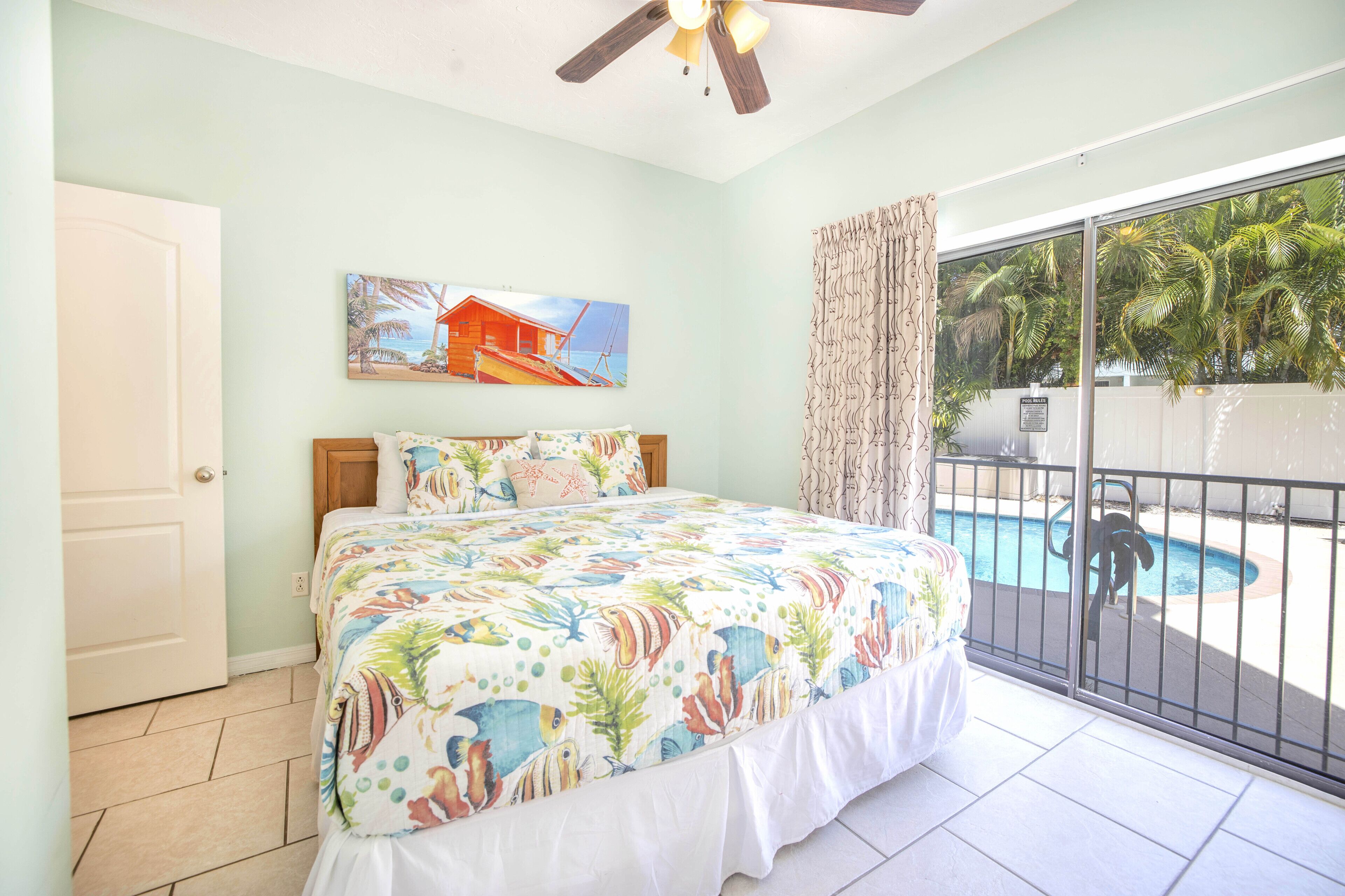 The Big Orange 1BR/1Bath - Heated Pool, Siesta Village, Beaches, White-sand, Shopping, Sandbars!