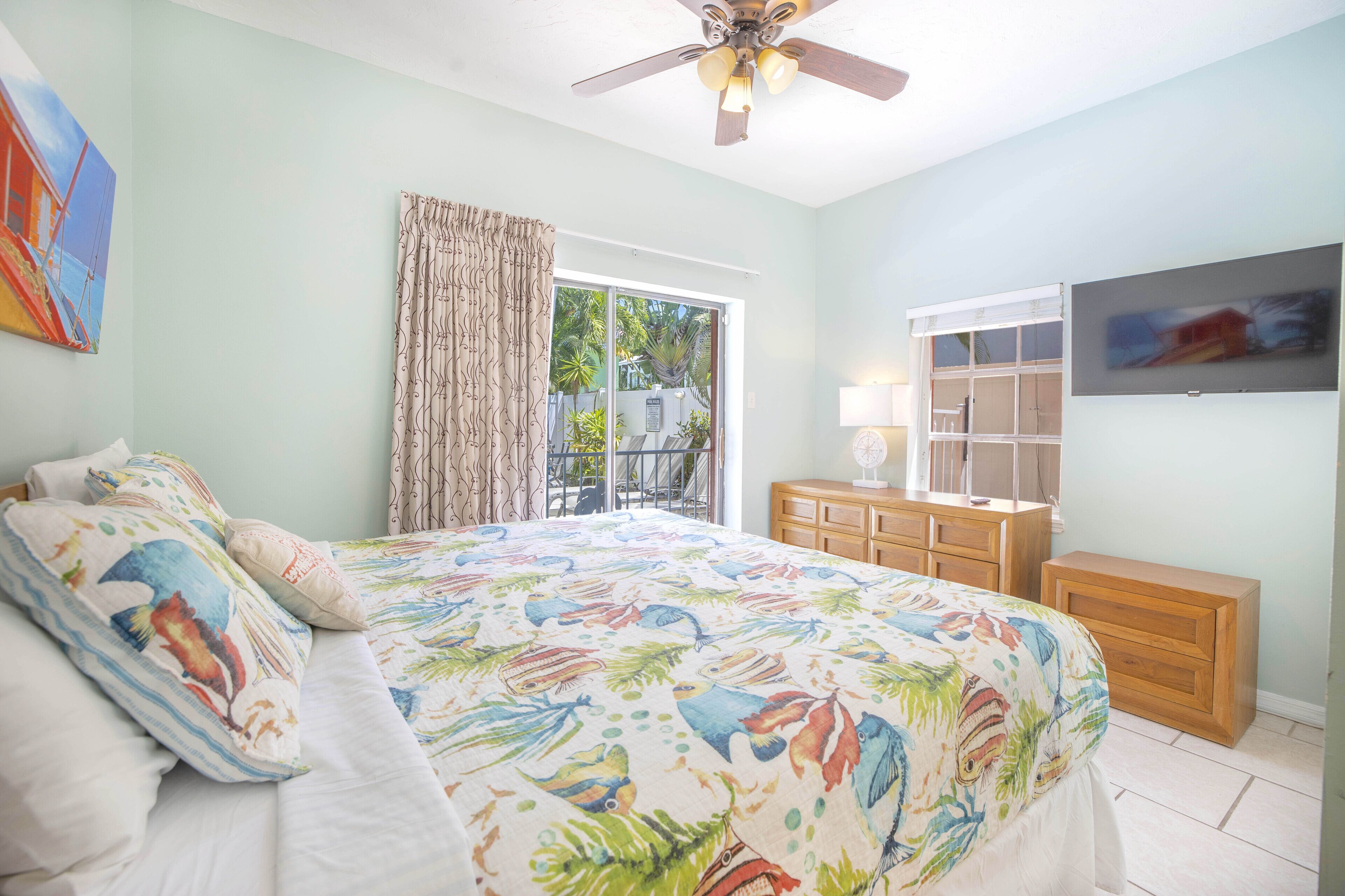 The Big Orange 1BR/1Bath - Heated Pool, Siesta Village, Beaches, White-sand, Shopping, Sandbars!