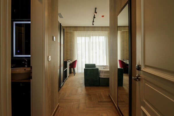 デラックス ダブルルーム | ミニバー、セーフティボックス (室内)、デスク、WiFi (無料)