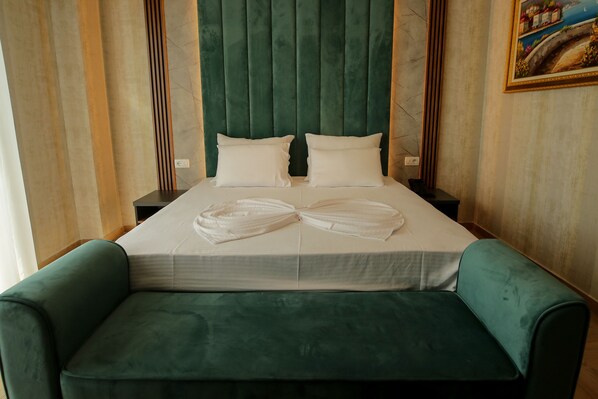 Deluxe Double Room | 2 bedrooms, minibar, in-room safe, desk
