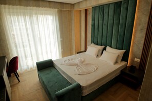 Deluxe Double Room | 2 bedrooms, minibar, in-room safe, desk