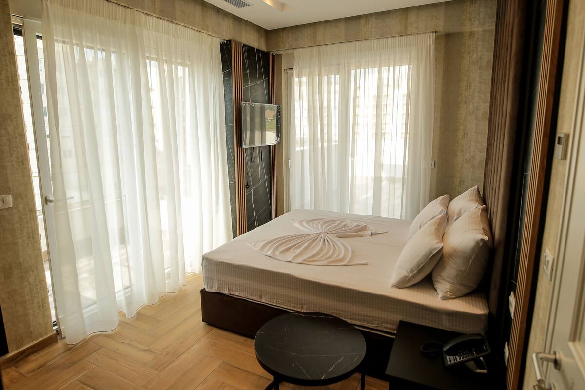 Appartement familial, 2 chambres | Minibar, coffre-fort, bureau, accès au Wi-Fi (inclus)