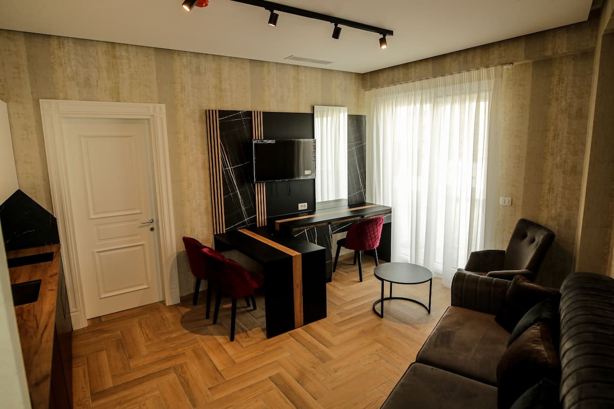 Elite Studio Suite | Living area | Flat-screen TV, Netflix, streaming services, printers