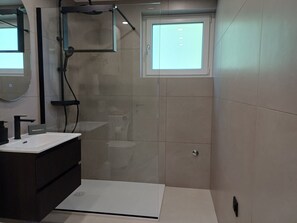 Bathtub, hair dryer, towels