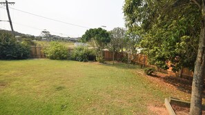 Property grounds - 2 Bellenger - Pet friendly two Bedroom house, located close the the beach and main street! (Nambucca Heads)