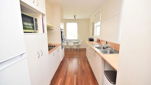 Fridge, microwave, oven, stovetop - 2 Bellenger - Pet friendly two Bedroom house, located close the the beach and main street! (Nambucca Heads)