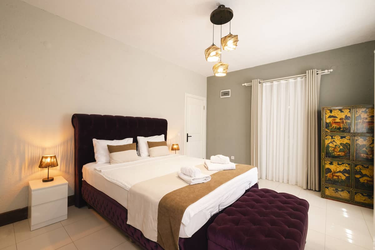 Habitación superior | Escritorio, wifi gratis, ropa de cama