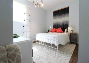 3 makuuhuonetta, silitysrauta/-lauta, vauvan matkasänky, Wi-Fi