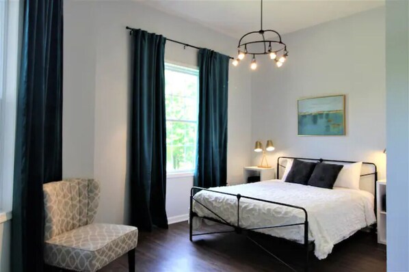 3 makuuhuonetta, silitysrauta/-lauta, vauvan matkasänky, Wi-Fi